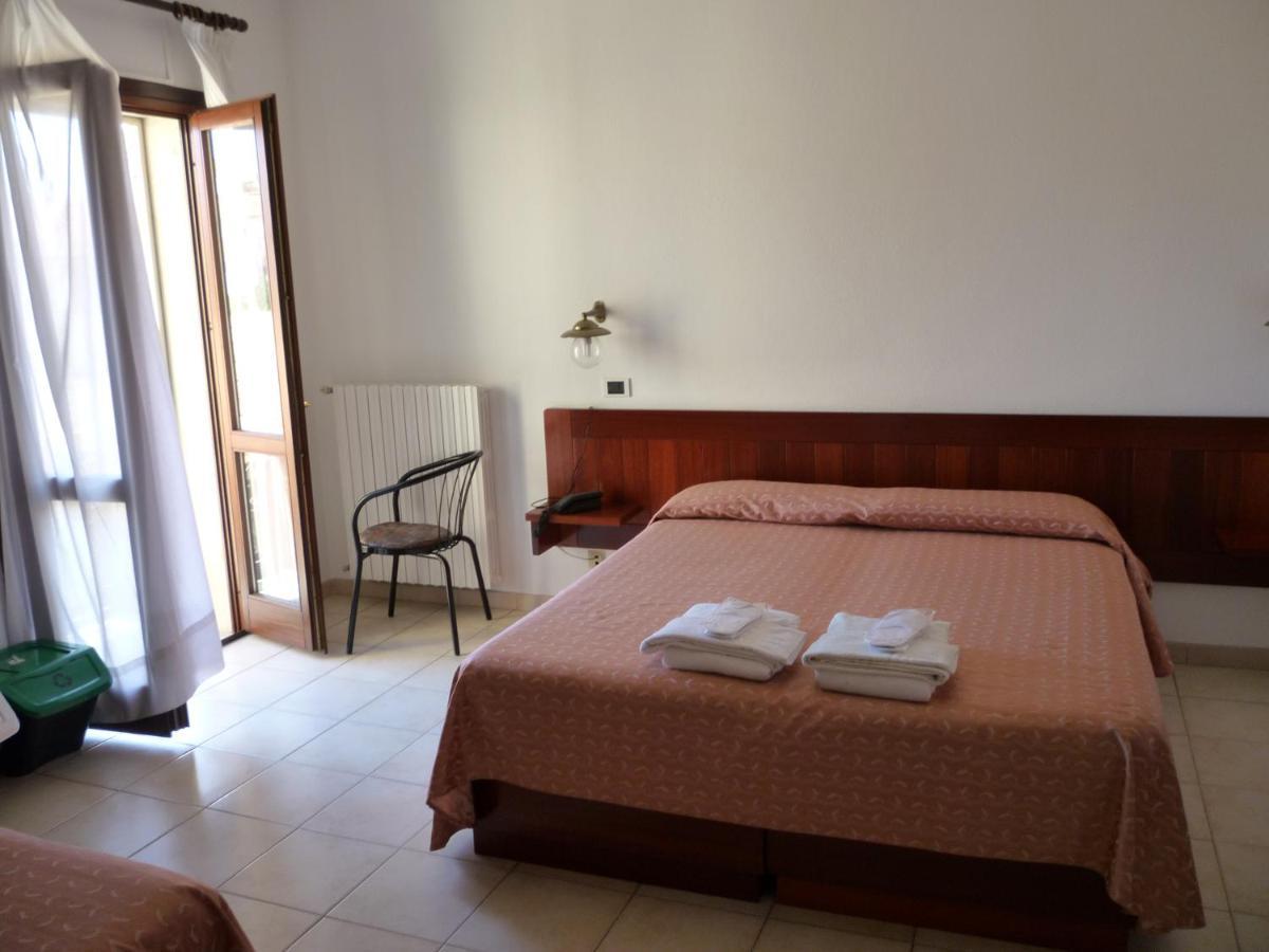 Hotel L'Ancora Santa Teresa Gallura Exterior photo