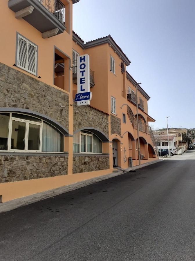 Hotel L'Ancora Santa Teresa Gallura Exterior photo