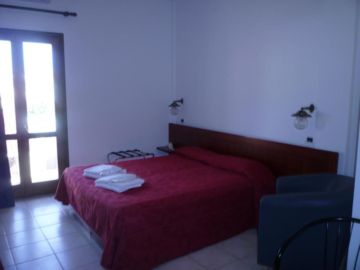 Hotel L'Ancora Santa Teresa Gallura Exterior photo