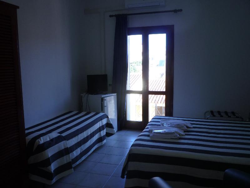 Hotel L'Ancora Santa Teresa Gallura Exterior photo